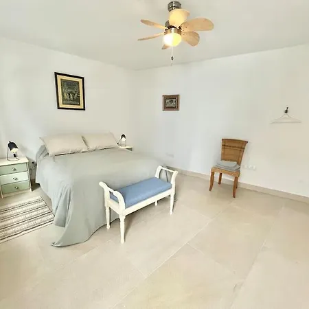Stylish Beachside House 50 M From The Sea ! Ferienhaus Estepona